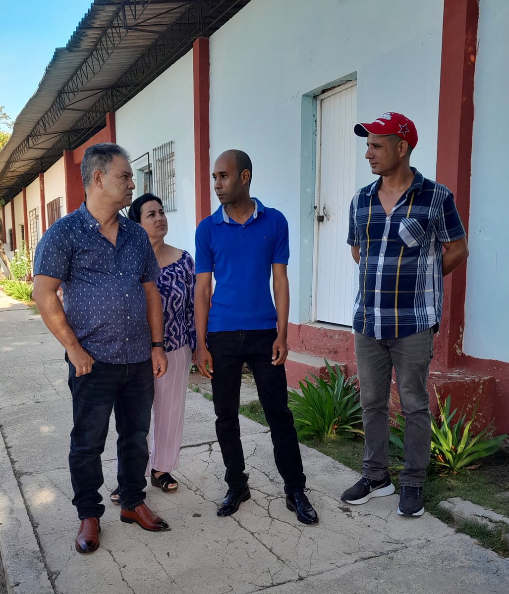 🔵🔴⚪️ Recibimos, en la mañana de hoy, la visita de Rolando Ruiz Peraza,  Director de Aseguramiento y Planificación del <a href="/CubaMined/">MINED</a>, quien chequeó los aseguramientos para el inicio del curso escolar.
En #Proved, trabajamos intensamente para que todo esté listo el #1DeSeptiembre.