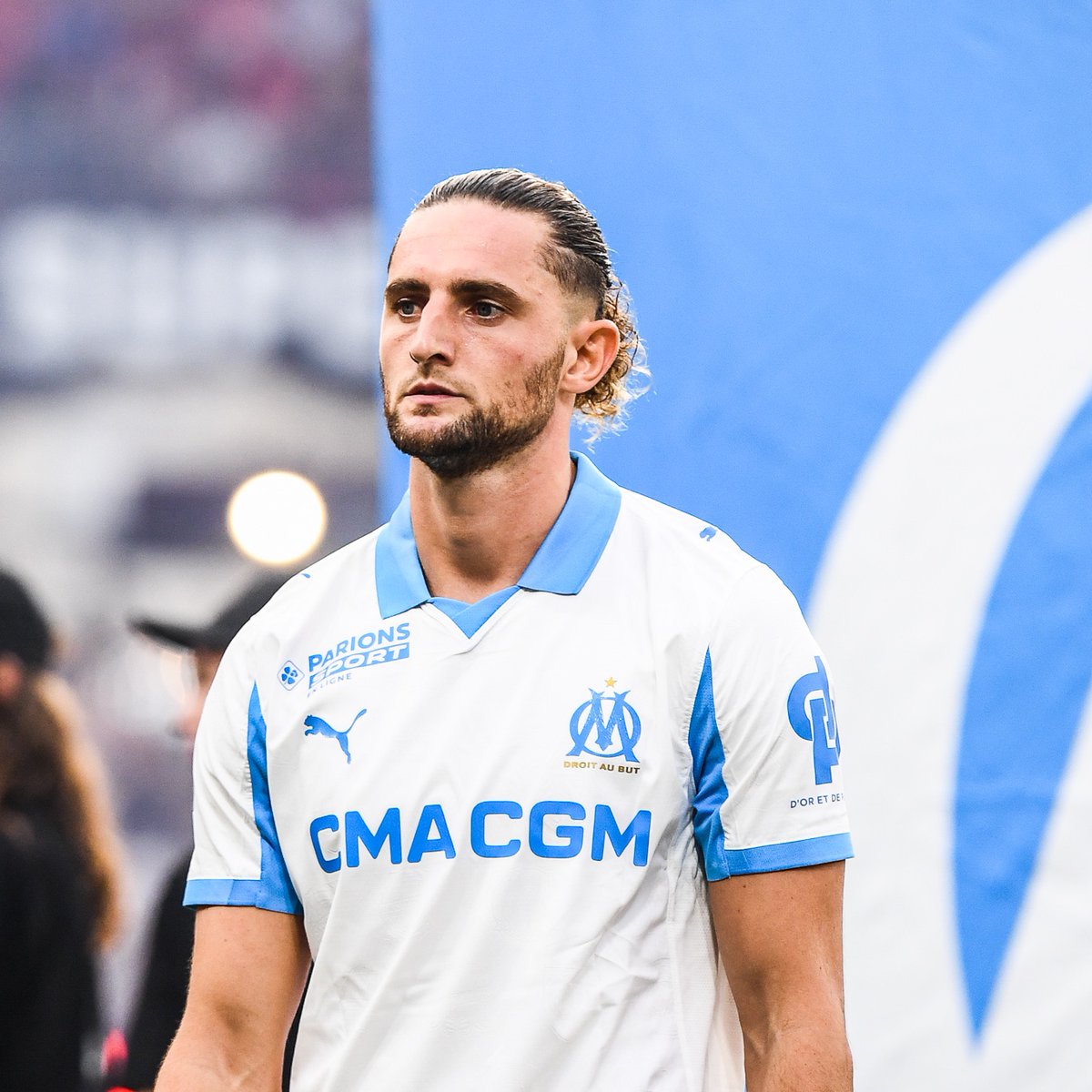 ActuFoot_'s tweet photo. 🚨 « 𝗠𝗔𝗟𝗛𝗘𝗨𝗥𝗘𝗨𝗦𝗠𝗘𝗡𝗧 𝗜𝗖𝗜 𝗖’𝗘𝗦𝗧 𝗧𝗢𝗨𝗝𝗢𝗨𝗥𝗦 𝗟𝗔 𝗖𝗨𝗟𝗧𝗨𝗥𝗘 𝗗𝗨 𝗥𝗘́𝗦𝗨𝗟𝗧𝗔𝗧, 𝗧𝗢𝗨𝗝𝗢𝗨𝗥𝗦 𝗟𝗘 𝗥𝗘́𝗦𝗨𝗟𝗧𝗔𝗧 𝗤𝗨𝗜 𝗣𝗔𝗥𝗟𝗘, 𝗖𝗘 𝗡’𝗘𝗦𝗧 𝗣𝗔𝗦 𝗩𝗥𝗔𝗜𝗠𝗘𝗡𝗧 𝗟𝗘 𝗧𝗥𝗔𝗩𝗔𝗜𝗟 ! » 👀

Medhi Benatia 🇲🇦 sur l’avis des gens concernant la situation Rowe 🏴󠁧󠁢󠁥󠁮󠁧󠁿-🇫🇷 Rabiot :

« Si tu perds deux matchs et que ça ne va pas, on dira : 𝗖’𝗘𝗦𝗧 𝗗𝗘𝗦 𝗖𝗢*𝗦, 𝗜𝗟𝗦 𝗢𝗡𝗧 𝗩𝗜𝗥𝗘́ 𝗗𝗘𝗨𝗫 𝗝𝗢𝗨𝗘𝗨𝗥𝗦 𝗘𝗧 𝗜𝗟 𝗙𝗔𝗨𝗧 𝗤𝗨’𝗜𝗟𝗦 𝗣𝗔𝗥𝗧𝗘𝗡𝗧 ! 😳
 
Mon intérêt à moi, ça aurait été quoi là ? 𝗗𝗘 𝗙𝗘𝗥𝗠𝗘𝗥 𝗟𝗘𝗦 𝗬𝗘𝗨𝗫, 𝗔𝗟𝗟𝗘𝗭 𝗕𝗢𝗜𝗥𝗘 𝗨𝗡 𝗔𝗖𝗙𝗘́ 𝗔𝗩𝗘𝗖 𝗘𝗨𝗫 𝗘𝗧 𝗗𝗜𝗥𝗘 ‘𝗕𝗢𝗡 𝗟𝗘𝗦 𝗚𝗔𝗥𝗦 𝗣𝗔𝗬𝗘𝗭 𝗨𝗡𝗘 𝗔𝗠𝗘𝗡𝗗𝗘 𝗢𝗡 𝗢𝗨𝗕𝗟𝗜𝗘 𝗧𝗢𝗨𝗧’ ! ☕️

On prend une décision qui fait mal. Personnellement, 𝗘𝗟𝗟𝗘 𝗠𝗘 𝗙𝗔𝗜𝗧 𝗧𝗥𝗘̀𝗦 𝗧𝗥𝗘̀𝗦 𝗧𝗥𝗘̀𝗦 𝗠𝗔𝗟. 🤕
 
Je ne me laisserai pas conditionner par rapport aux résultats. Le football, de toute façon, vous savez comment c'est. Tu es jugé sur tes résultats. L'année dernière, on a fini deuxième et on a été critiqué toute la saison. 🗣 »
 
🎙️ @RMCsport