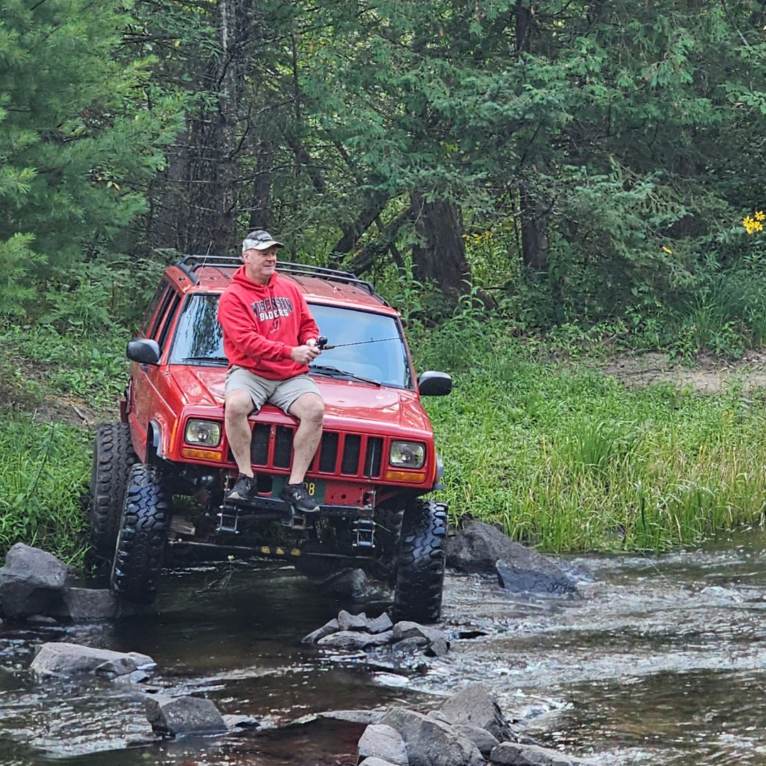 MillerWelders's tweet image. From spare parts to trail legend. 

John and his boys lifted, upgraded, and caged their jeep to take on Wiscosin’s Northern trails. 

Built with the Maxstar® 161, Spectrum 875, and Oxy-Fuel. 

#MillerWelders #OffRoadBuild #BuiltWithMiller