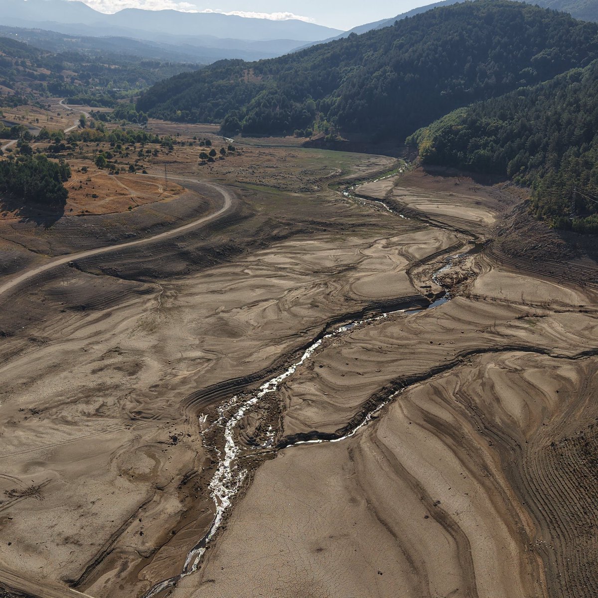 Bursa Nilüfer barajı …..

Bir ülke yok oluyor