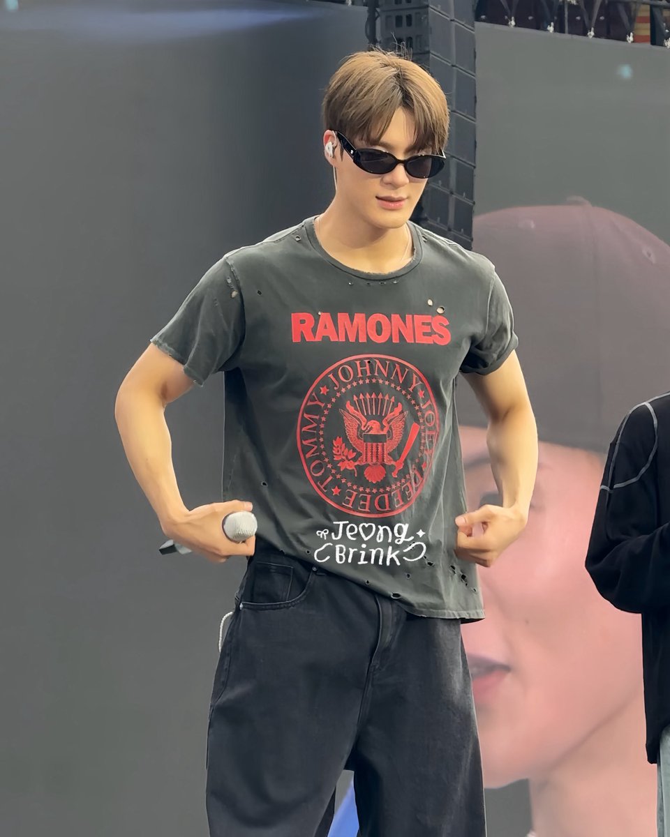 170825  #제노 #JENO

🐶💪🏻🕶️

#THEDREAMSHOW4_in_BKK