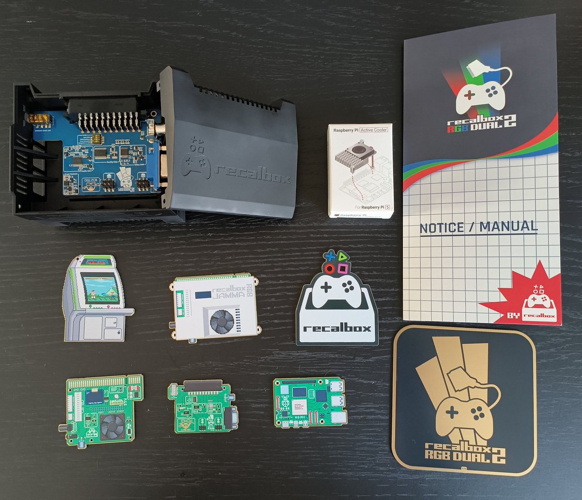 Mon Recalbox RGB dual 2 est arrivé !
Maintenant, je n'ai plus qu'à retrouver une télé cathodique et un Raspberry Pi 5 😅
Bravo <a href="/recalbox/">Recalbox 🎮👾</a> pour le projet !
Le boîtier est super quali en plus ! 😘