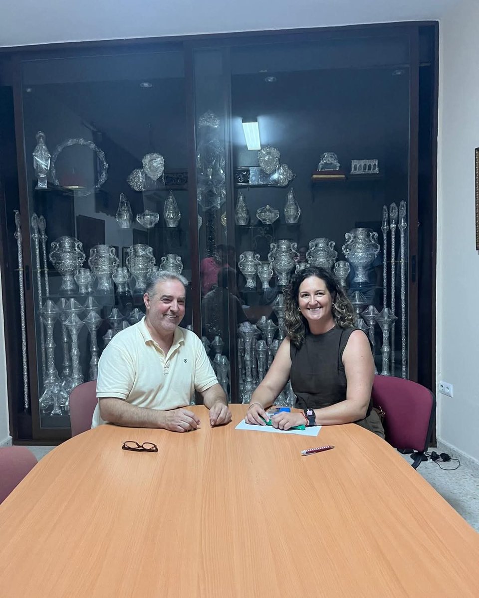 Cabildo Ordinario (@cabildo_ordinar) on Twitter photo 🔵 La <a href="/Stal_del_Huerto/">Hermandad Sacramental de la Oración en el Huerto</a> y la <a href="/amalgaba/">Asociación Musical de La Algaba</a> renuevan su compromiso para acompañar musicalmente a su titular, María Santísima de Gracia y Esperanza, el próximo Domingo de Ramos 2026.
#Cabildo25 🔵 La <a href="/Stal_del_Huerto/">Hermandad Sacramental de la Oración en el Huerto</a> y la <a href="/amalgaba/">Asociación Musical de La Algaba</a> renuevan su compromiso para acompañar musicalmente a su titular, María Santísima de Gracia y Esperanza, el próximo Domingo de Ramos 2026.
#Cabildo25