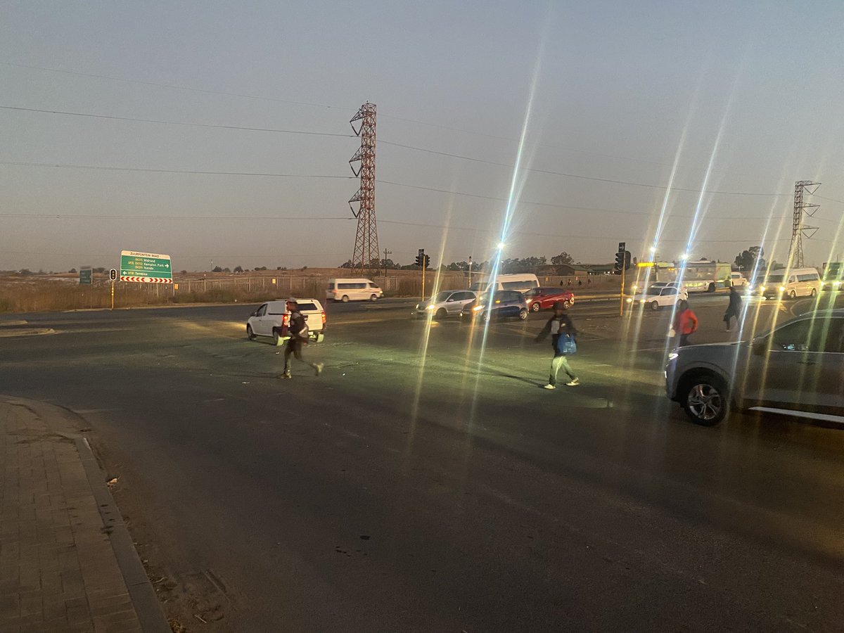lordblackbae's tweet photo. @City_Ekurhuleni robot at corner zuurfontein and modderfontein in Phumi long tembisa has not been operating for years and causing  accidents. Please prioritise https://t.co/WSZFKg6gh1