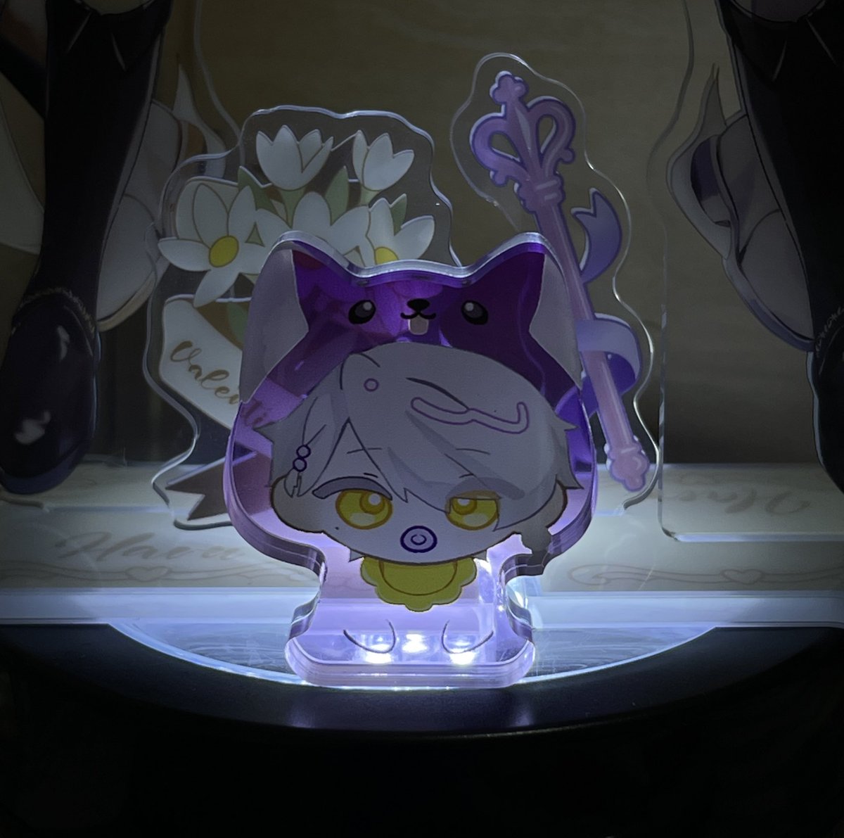 #哈吉馬魯
好耶 主播速速出貨收到了
兩個立牌可以拼起來站對稱真是太讚了
特別感謝主播 真的多塞了一張感謝購買小卡進來
說到做到 了不起負責👍