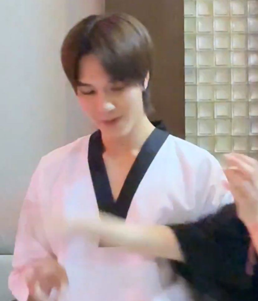 หน้าเหมาะกับชื่อนานิมากๆ เหมาะจะเป็นคนที่ชอบสีชมพู พูดเพราะ แทนตัวเองด้วยชื่อ คนเหนือ เสียงหวาน ลิ้งกันไปหมด พี่แม่งเคะแห่งชาติ😭