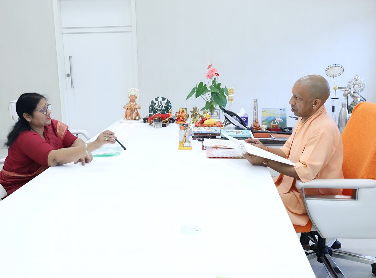 Vijay Laxmi Gautam (@vijaylaxmimla) on Twitter photo आज लखनऊ में यशस्वी मुख्यमंत्री माननीय श्री <a href="/myogiadityanath/">Yogi Adityanath</a> जी महाराज से भेंट कर शुभाशीष एवं मार्गदर्शन प्राप्त की।
माननीय मुख्यमंत्री जी ने हुए मामले का संज्ञान लेते हुए संबंधित को उचित कार्यवाही करने हेतु निर्देश दिए।
इसके साथ ही जनपद देवरिया व मेरे विधानसभा क्षेत्र सलेमपुर आज लखनऊ में यशस्वी मुख्यमंत्री माननीय श्री <a href="/myogiadityanath/">Yogi Adityanath</a> जी महाराज से भेंट कर शुभाशीष एवं मार्गदर्शन प्राप्त की।
माननीय मुख्यमंत्री जी ने हुए मामले का संज्ञान लेते हुए संबंधित को उचित कार्यवाही करने हेतु निर्देश दिए।
इसके साथ ही जनपद देवरिया व मेरे विधानसभा क्षेत्र सलेमपुर