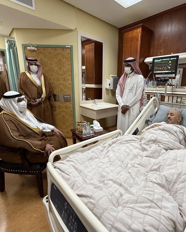 زيارة كريمة من سمو الأمير #محمد_بن_عبدالرحمن_بن_عبدالعزيز #نائب_أمير_منطقة_الرياض 
للشيخ #محمد_بن_عبدالرحمن_الدويش للاطمئنان على صحته . نسأل الله له الشفاء العاجل وثوب الصحة والعافية. 🇸🇦