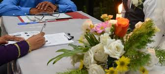 ވަލީ ހޯދުމަކާނުލައި ކުރެވޭ ކައިވެންޏަކީ ޞައްޙަ ކައިވެންޏަކަށް ނުވާނެ.
އެފަދަ ކައިވެންޏެއް، ޤާނޫނީގޮތުން، ޝަރުޢީ ކޯޓުތަކުގައި ރަޖިސްޓްރީ ކުރެވިދާނެ ކަމަށް ނުދެކެން.
ވަލީ އަކާ ނުލައި، ސިއްރުންކުރާ ''ކައިވެނި'' ކޯޓުގައި ރަޖިސްޓްރީ ވާނަމަ، ޝަރުއީ ނިޒާމު އޮޅުންބޮޅުން ވެގެން