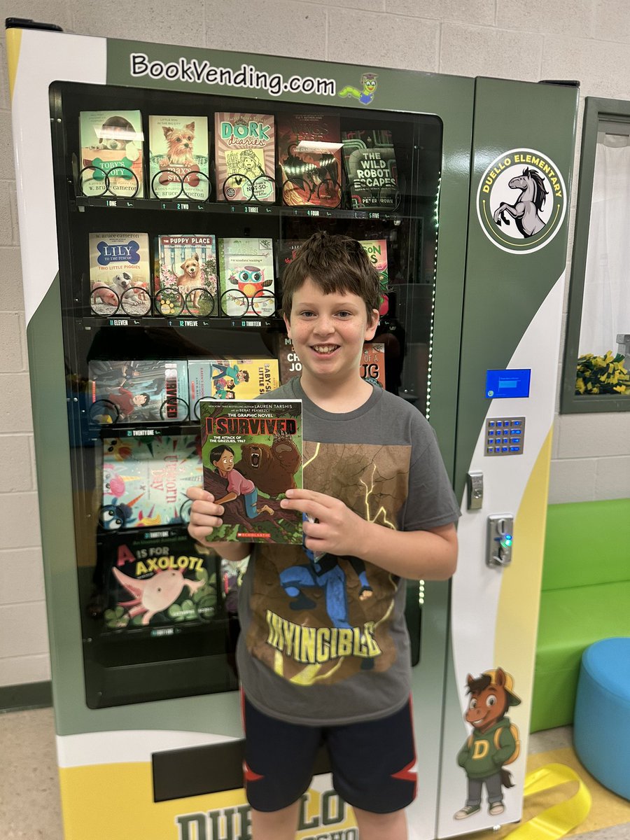 DuelloLibrary's tweet image. Yesterday was MAGICAL!!! We had our first birthdays of the school year and that means….first time using the book vending machine! Thank you to our PTA for making this possible!!! @DUE_Principal @Duello_AP