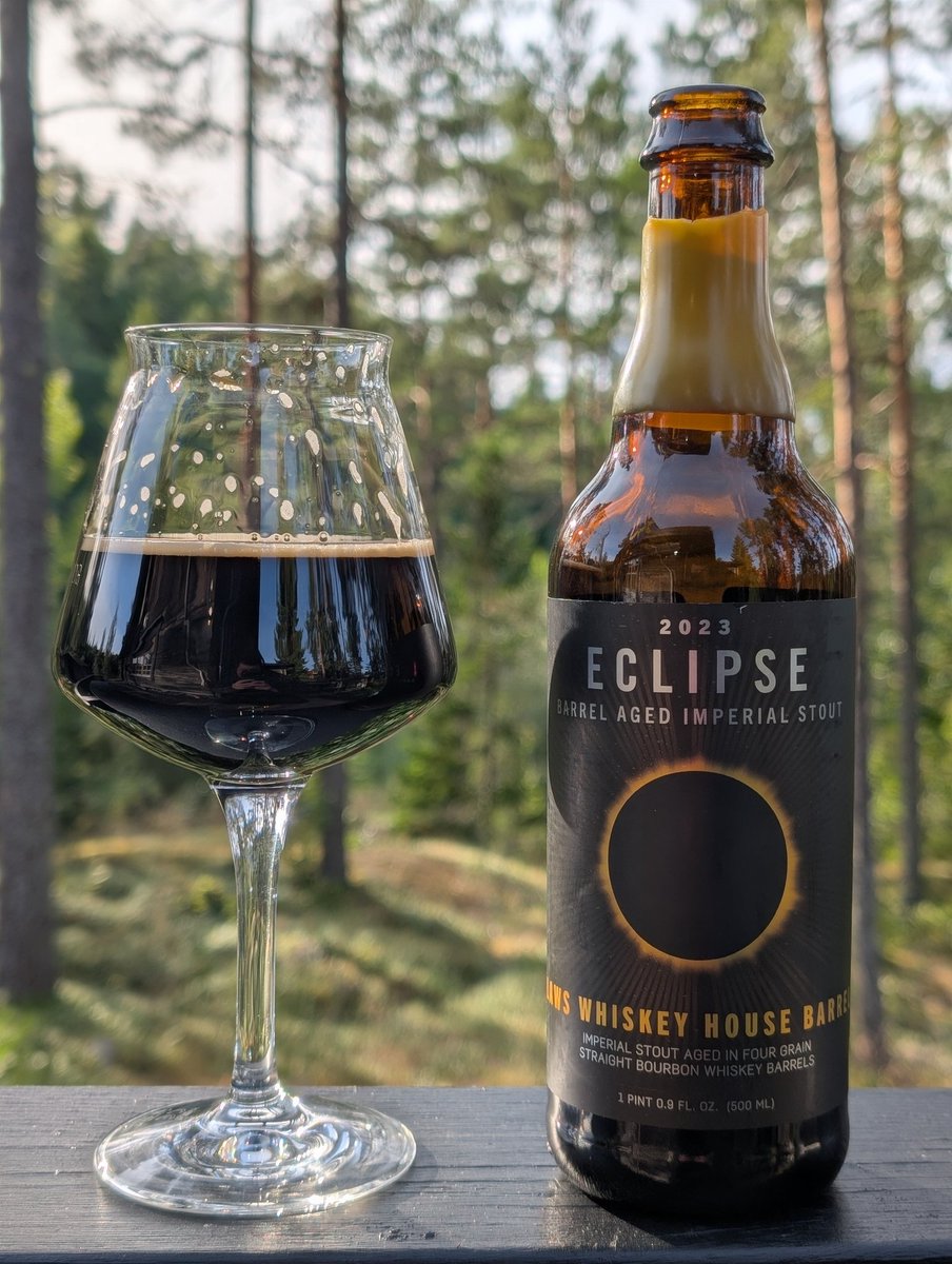 Avnjutit grillat och ett glas gott rödpang. Rundar av med en Bourbon &amp; en god stout. 👍