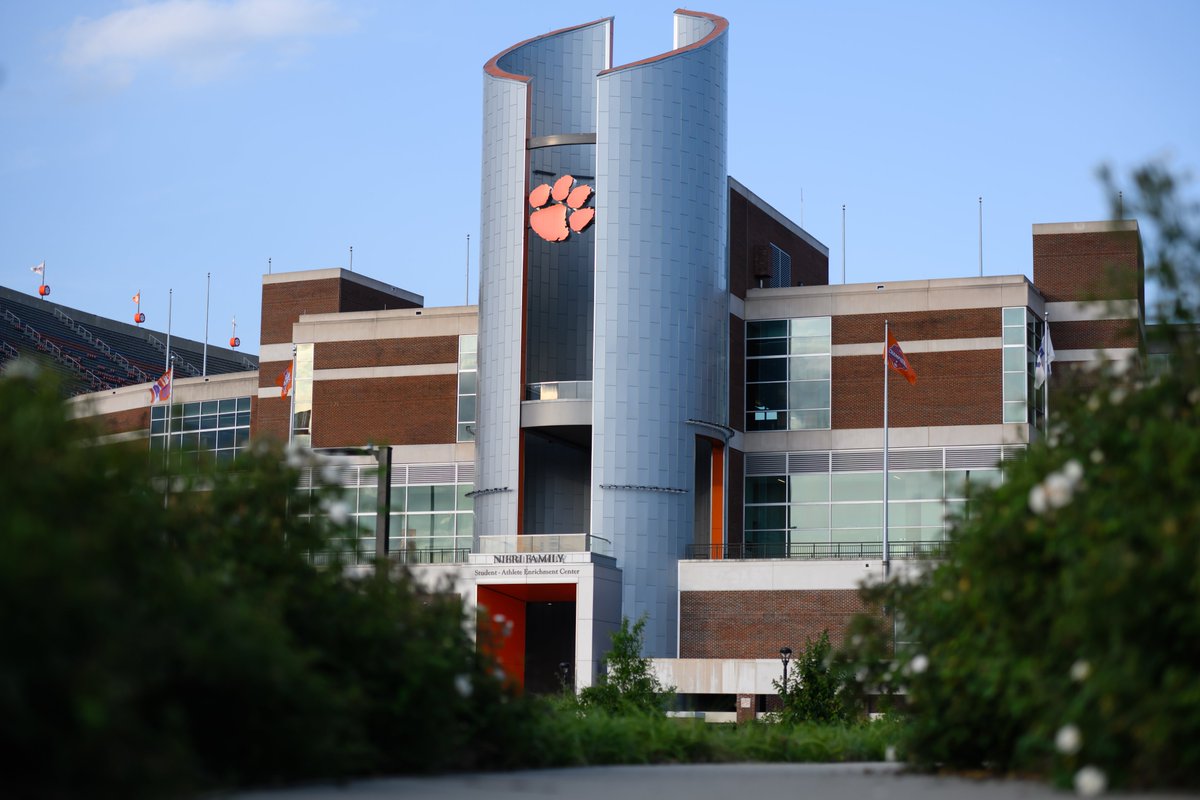 Apply today for OR Tenure or Clinical Faculty - Lg Animal and Ambulatory Services, Harvey S. Peeler Jr. College of Veterinary Medicine!

Establish the new Clemson CVM Lg Animal and Ambulatory Service thru clinical service, teaching &amp; research.

Apply here! apply.interfolio.com/162643