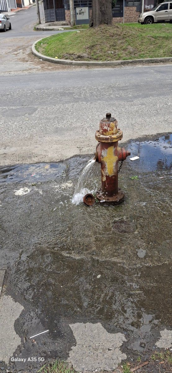 En la Pio Jaramillo y Jhon F. Kennedy.
<a href="/municipioloja/">Municipio de Loja</a> <a href="/BomberosLoja/">Jefatura Provincial Bomberos Loja</a>