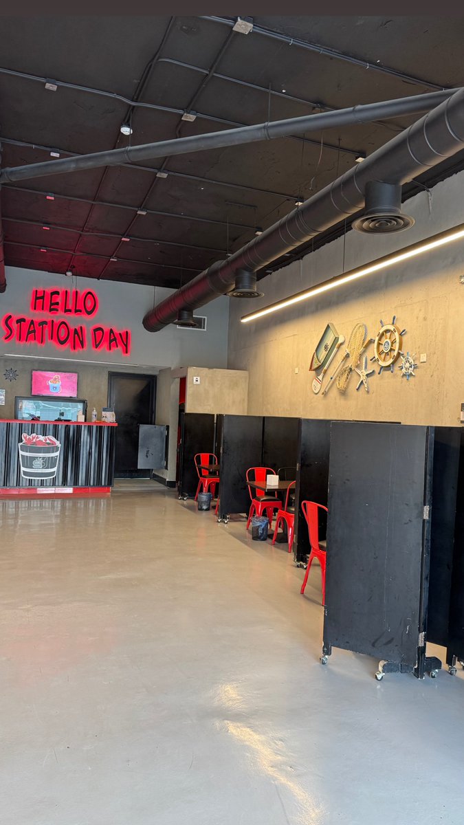 ستيشن دي 🐟🦐 وخصم 15٪ 😍
متخصص في البحريات وتحديداً أكياس الجمبري واللوبستر بالاضافة لأصناف أخرى
📌جديدهم كيس الربيان بصوص اللومي الحساوي 🍋‍🟩
📌اسعارهم تعتبر من الارخص يعني مثلاً كيس الربيان فيه 11 حبة ب 55 ريال
لهم 4 فروع بالشرقية وفرع بالرياض ✋🏻
✅ملاحظة: الخصم اذا طلبتوا