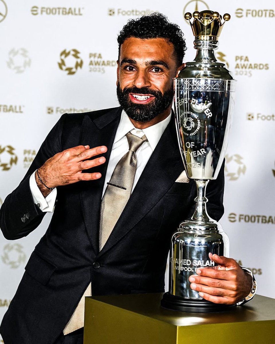 accuratepredicz's tweet image. 🏆Mo Salah wins Player of the Year for Professional Footballers Association(PFA) for the third time in his career! 

Credit: fabriziorom

Visit accuratepredict.com for today&apos;s predictions 
#accuratepredict