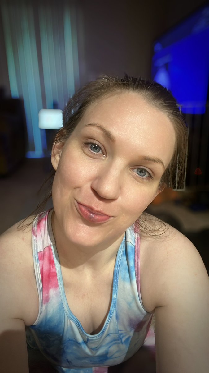 brandiolson69's tweet photo. Lol don’t mind my face all in ya face taking up space 😶🤭 
Just trying to remind those who don’t know about one of my two birthmarks, my blue lip or known as Venous malformation, had it removed once when younger but like doc said, it would one day return. 👄 https://t.co/VNy9zhp1wB