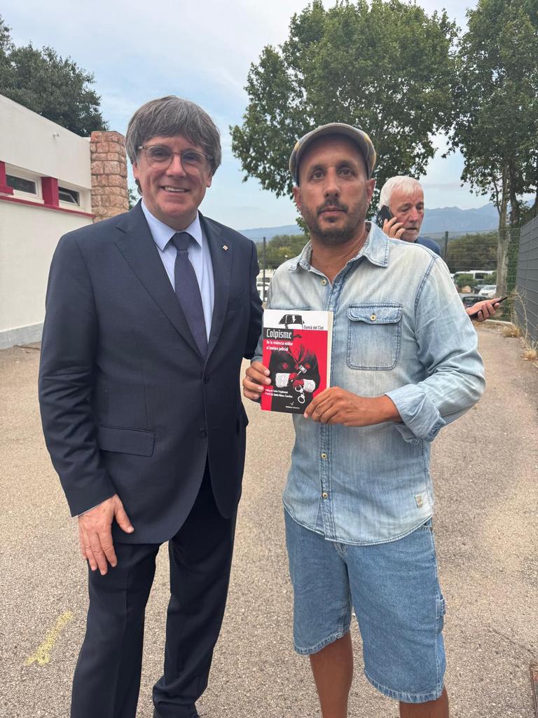 Damià del Clot Trias (@clotdel) on Twitter photo Gràcies a la <a href="/UCE_CAT/">Universitat Catalana d'Estiu</a> he pogut agrair personalment al president <a href="/KRLS/">krls.eth / Carles Puigdemont</a> el pròleg del llibre #Colpisme de <a href="/volianacat/">Voliana Edicions</a> Gràcies a la <a href="/UCE_CAT/">Universitat Catalana d'Estiu</a> he pogut agrair personalment al president <a href="/KRLS/">krls.eth / Carles Puigdemont</a> el pròleg del llibre #Colpisme de <a href="/volianacat/">Voliana Edicions</a>
