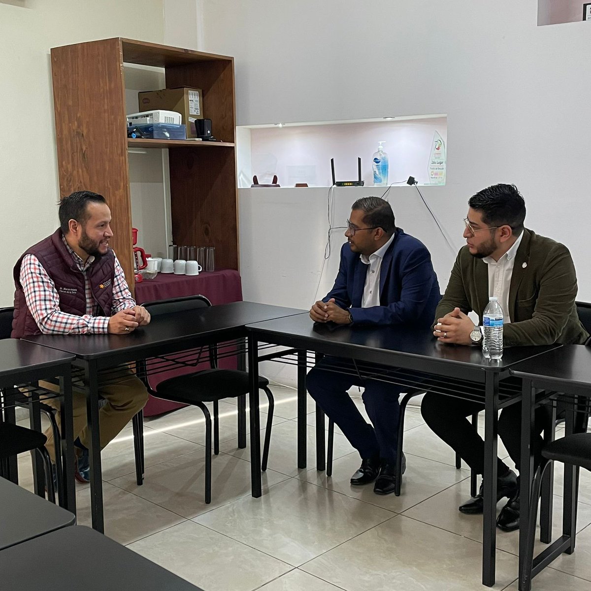 📷 El director general del ICATMI, Marco Antonio Flores de la Torre, recibió en las oficinas centrales al diputado Conrado Paz Torres, con el fin de continuar las gestiones de capacitación en el municipio de Uruapan.