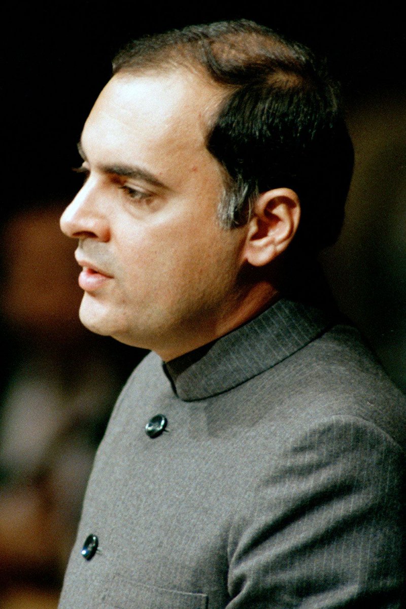 Satish Chandra Misra (@mishra_satish) on Twitter photo рджреБрдирд┐рдпрд╛ рдореЗрдВ рд╢рд╛рдпрдж рдпрд╣ рдЕрдХреЗрд▓рд╛ рдРрд╕рд╛ рд╕рдВрдпреЛрдЧ рд╣реИ рдХрд┐, рднрд╛рд░рдд рдХреЗ рдкреВрд░реНрд╡ рдкреНрд░рдзрд╛рдирдордВрддреНрд░реА рд░рд╛рдЬреАрд╡ рдЧрд╛рдВрдзреА рдХрд╛ рдЬрдиреНрдорджрд┐рди 20 рдЕрдЧрд╕реНрдд рдХреЛ рд╣реЛрддрд╛ рд╣реИред рдЬрдмрдХрд┐ рдЙрдирдХрд╛ рд╣рддреНрдпрд╛рд░рд╛ рджреЗрд╢ рдХреЗ рд╕реБрд░рдХреНрд╖рд╛рдмрд▓реЛрдВ рджреНрд╡рд╛рд░рд╛ рдЙрд╕реА рддрд╛рд░реАрдЦ 20 рдЕрдЧрд╕реНрдд рдХреЛ рдореМрдд рдХреЗ рдШрд╛рдЯ рдЙрддрд╛рд░рд╛ рдЧрдпрд╛ред рджреБрдирд┐рдпрд╛ рдореЗрдВ рд╢рд╛рдпрдж рдпрд╣ рдЕрдХреЗрд▓рд╛ рдРрд╕рд╛ рд╕рдВрдпреЛрдЧ рд╣реИ рдХрд┐, рднрд╛рд░рдд рдХреЗ рдкреВрд░реНрд╡ рдкреНрд░рдзрд╛рдирдордВрддреНрд░реА рд░рд╛рдЬреАрд╡ рдЧрд╛рдВрдзреА рдХрд╛ рдЬрдиреНрдорджрд┐рди 20 рдЕрдЧрд╕реНрдд рдХреЛ рд╣реЛрддрд╛ рд╣реИред рдЬрдмрдХрд┐ рдЙрдирдХрд╛ рд╣рддреНрдпрд╛рд░рд╛ рджреЗрд╢ рдХреЗ рд╕реБрд░рдХреНрд╖рд╛рдмрд▓реЛрдВ рджреНрд╡рд╛рд░рд╛ рдЙрд╕реА рддрд╛рд░реАрдЦ 20 рдЕрдЧрд╕реНрдд рдХреЛ рдореМрдд рдХреЗ рдШрд╛рдЯ рдЙрддрд╛рд░рд╛ рдЧрдпрд╛ред