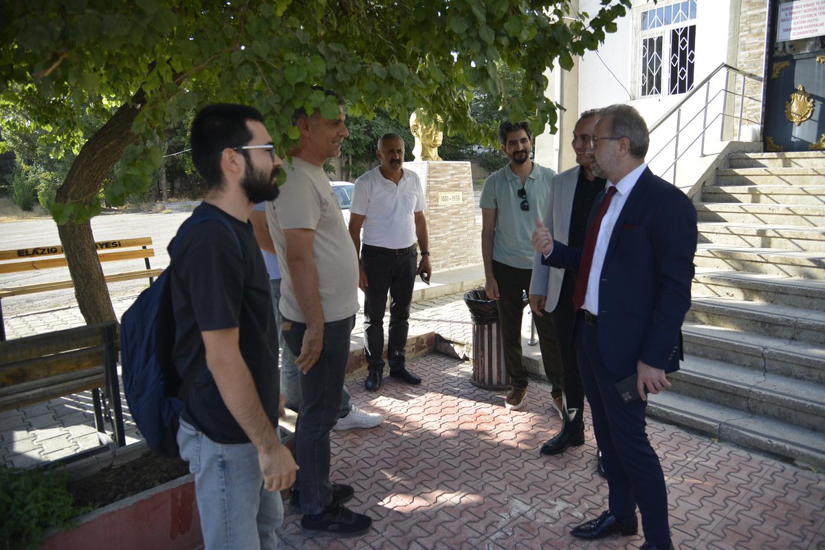 elazigmem's tweet photo. Miili Eğitim Müdürümüz Sayın Beraat Şahin Elazığ Rehberlik ve Araştırma Merkezi Müdürlüğünü ziyaret ederek kurum çalışmalarını yerinde inceledi. Kurum personeli ve hizmet alan vatandaşlarımızla sohbet eden İl Müdürümüz Şahin, kurum çalışmaları hakkında bilgi aldı. @tcmeb @Yusuf__Tekin @numanhatipoglu @SahinBeraat