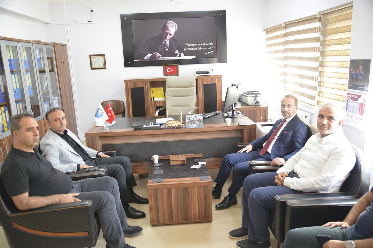 elazigmem's tweet photo. Miili Eğitim Müdürümüz Sayın Beraat Şahin Elazığ Rehberlik ve Araştırma Merkezi Müdürlüğünü ziyaret ederek kurum çalışmalarını yerinde inceledi. Kurum personeli ve hizmet alan vatandaşlarımızla sohbet eden İl Müdürümüz Şahin, kurum çalışmaları hakkında bilgi aldı. @tcmeb @Yusuf__Tekin @numanhatipoglu @SahinBeraat