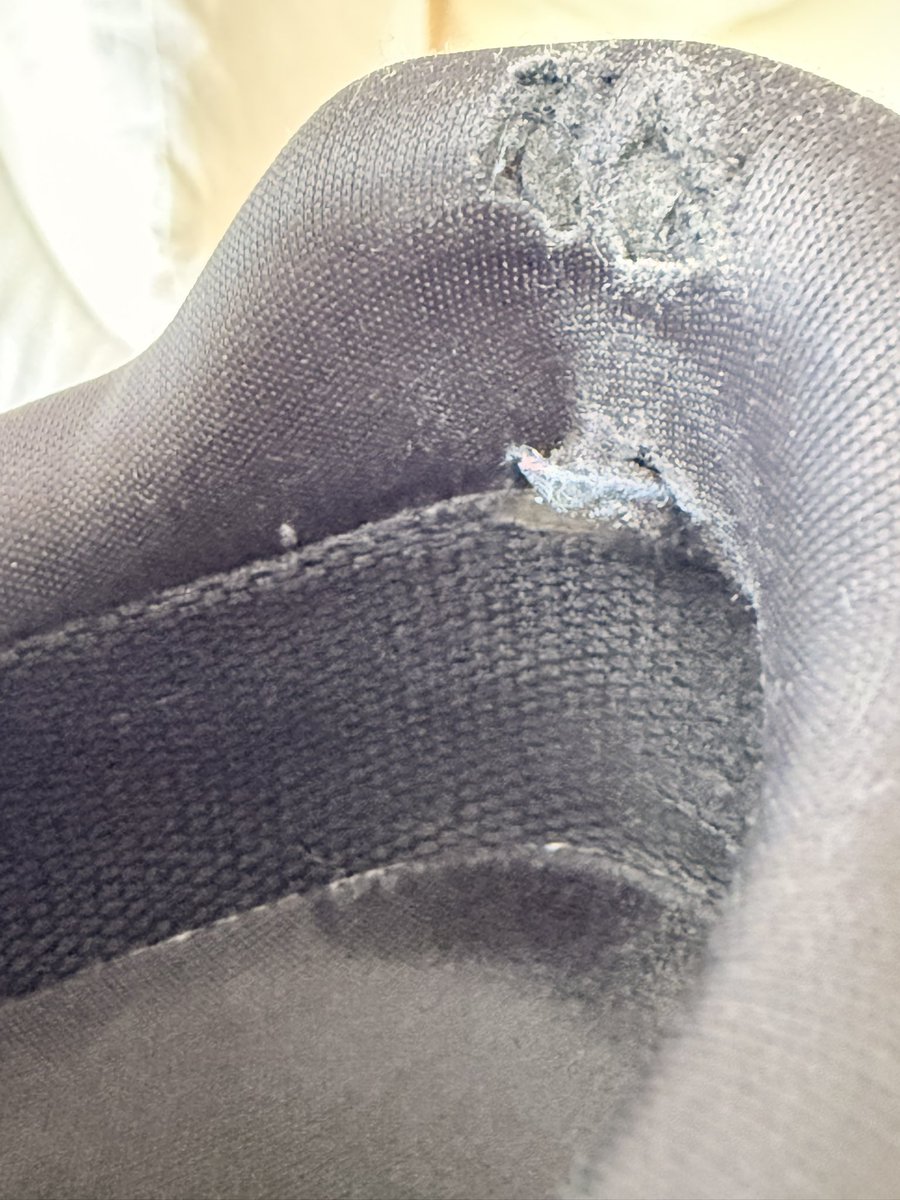 NikkoDiez's tweet photo. @on_running I bought Cloudventure Waterproof in your Miami store (Nov 29, 2025). The right shoe tore at the heel after <1 year of light casual use, while the left is perfect. Very poor quality for such an expensive shoe. Please repair or replace. Photos attached https://t.co/no10Z7EGeR