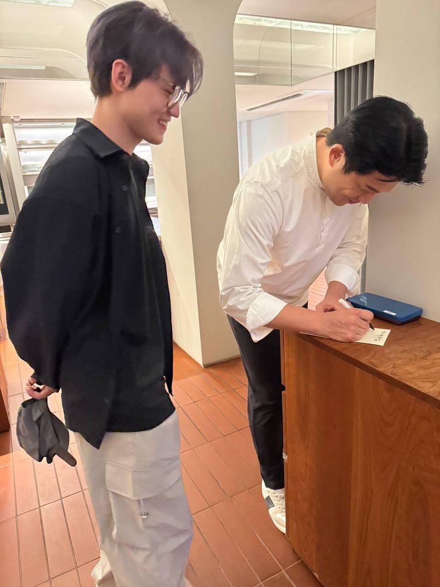 fallensunsky's tweet image. He's hot... bye