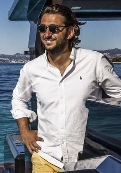 Halit Yukay'ın cansız bedeni, 68 metre derinlikten tek parça olarak çıkarıldı. Yukay, 1 ay önce teknesiyle denize açıldıktan sonra kaybolmuştu.