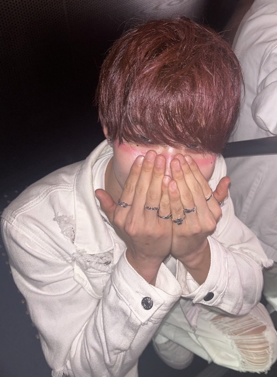 【SNS企画第4弾：自分の推しの1枚】

TREASUREのジフンくんを参考に
チークやアイシャドウを用いてメイクをしたときのお写真です❤️‍🔥

僕はメイクが大好きで、コンテストを通しメンズメイクの良さを広げたいと思っています✨
#RyukokuContest2025 #龍谷大学
＃龍コン私の輝く魅力　#メンズメイク