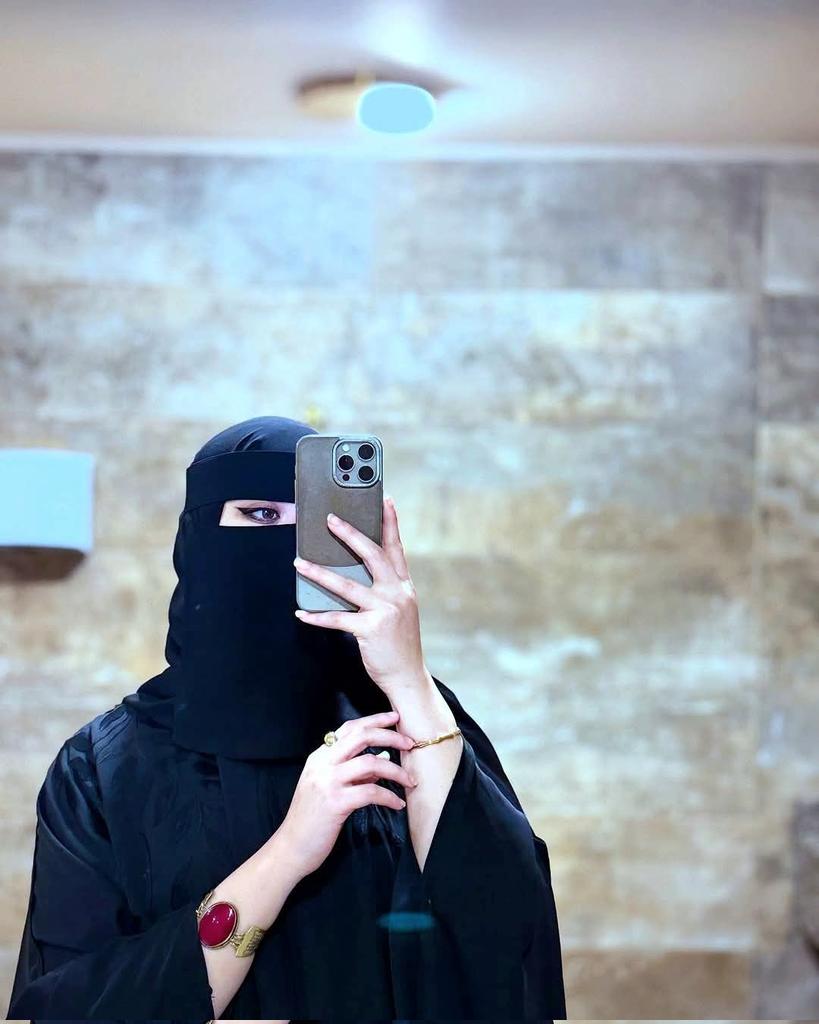 ارسلت لك عبر التويتر قصيده

عسى ايامك كلها افراح بفراح

صباح الورد 🌹