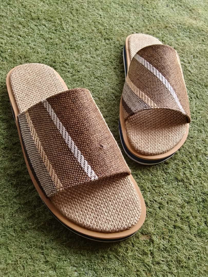 Step in style with our trendy footwear,designed to fit with any outfit.Very comfortable and durable.

Price:15k

Duration:3-5working days 

Size 45 and above requires excess fees.