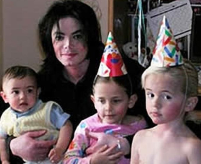 Michael Jackson's children...

Prince, Paris, and Bigi Jackson:
what they are doing today and how they manage the millions they inherited after their father's passing 16 years ago. 🧵