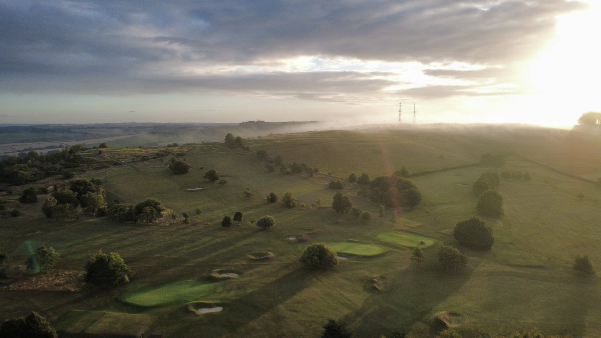 Bigandroid67's tweet image. Obligatory slow mo of the vertidrain in action ( it&apos;s the law) and a few drone shots just to spice things up a bit. Amazing how quickly everything recovers following rainfall @NorthWiltsGC