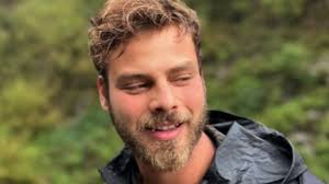 קובי, אביו של החטוף אלון אהל: "אלון אזרח מדינת ישראל, מגיע לו שיצילו אותו, לטובת זה הוקמה המדינה. אזרחי ישראל, אל תהיו אדישים - אתם יודעים איפה הילדים שלכם ואני לא יודע כלום על אלון, חוץ מזה שהוא בתנאי שבי קשים, פצוע ומחכה שרה"מ יציל את החיים שלו"

כאן רשת ב 🎙️| #רינהועקיבא