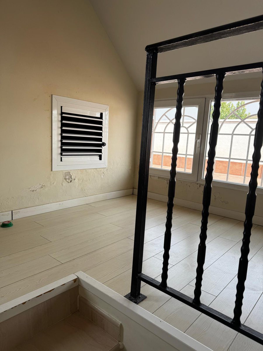 ¡Nuevo caso de éxito en Rivas-Vaciamadrid! 🏡 Climatizamos una casa familiar con un equipo Breezair.

¿La clave? Un 90% menos de gasto eléctrico que el aire acondicionado tradicional, aire 100% fresco y puertas y ventanas abiertas.
#ClimatizaciónResidencial #Breezair #Australair