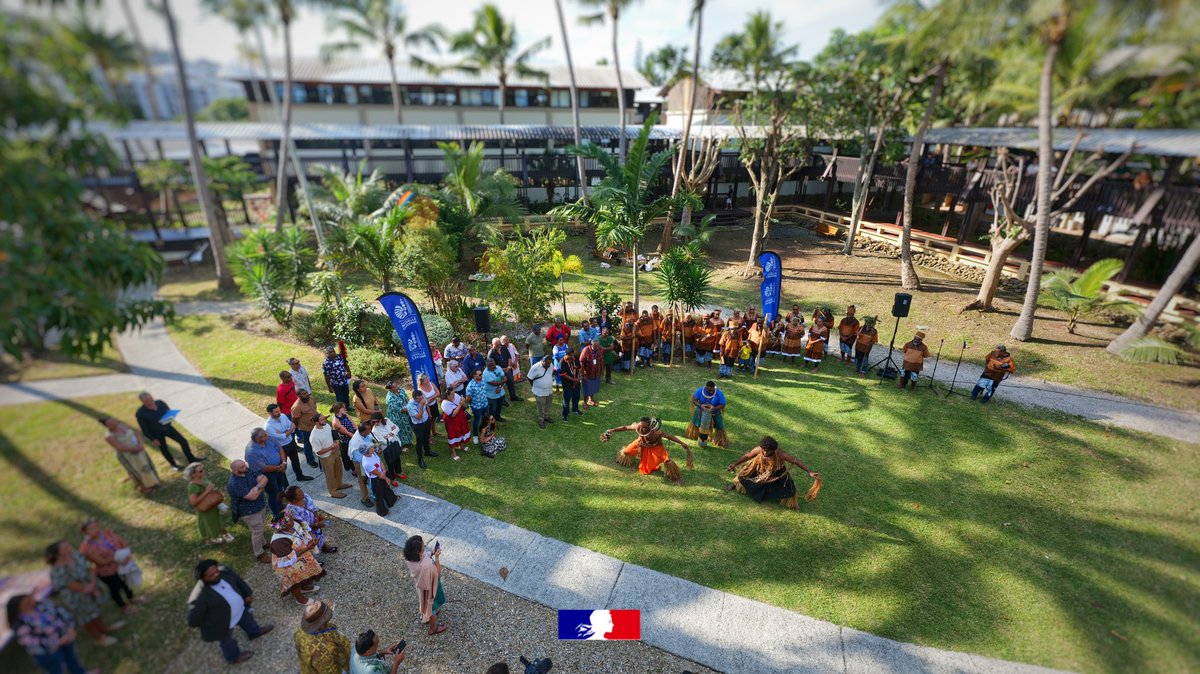 #Culture

🔵 La cérémonie de passation au gouvernement de la Nouvelle-Calédonie de la rame pour l’organisation du 14e Festival des arts et de la culture du Pacifique (Festpac) s’est tenu jeudi à la Communauté du Pacifique (CPS), en présence d’Anaïs Aït Mansour, directrice de