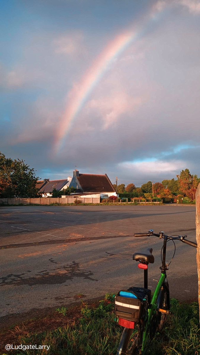 Good Morning from Monsoonia.  Well, I thought I'd risk my first dawn bike outing for 3 days, but I've just received a special sign.  It says "If you don't want another soaking, return to HQ pronto!".  Oh well, maybe tomorrow ...
