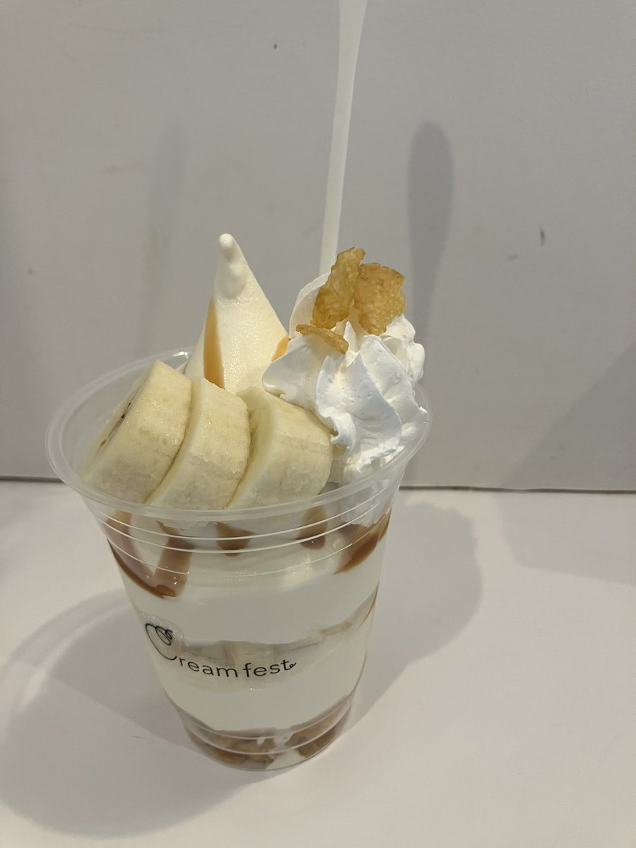 #MMM765
姫松温泉近くのアイスクリーム屋さんで、キャラメルバナナパフェ食べてます🍨
濃厚でメッチャ美味しい❤️