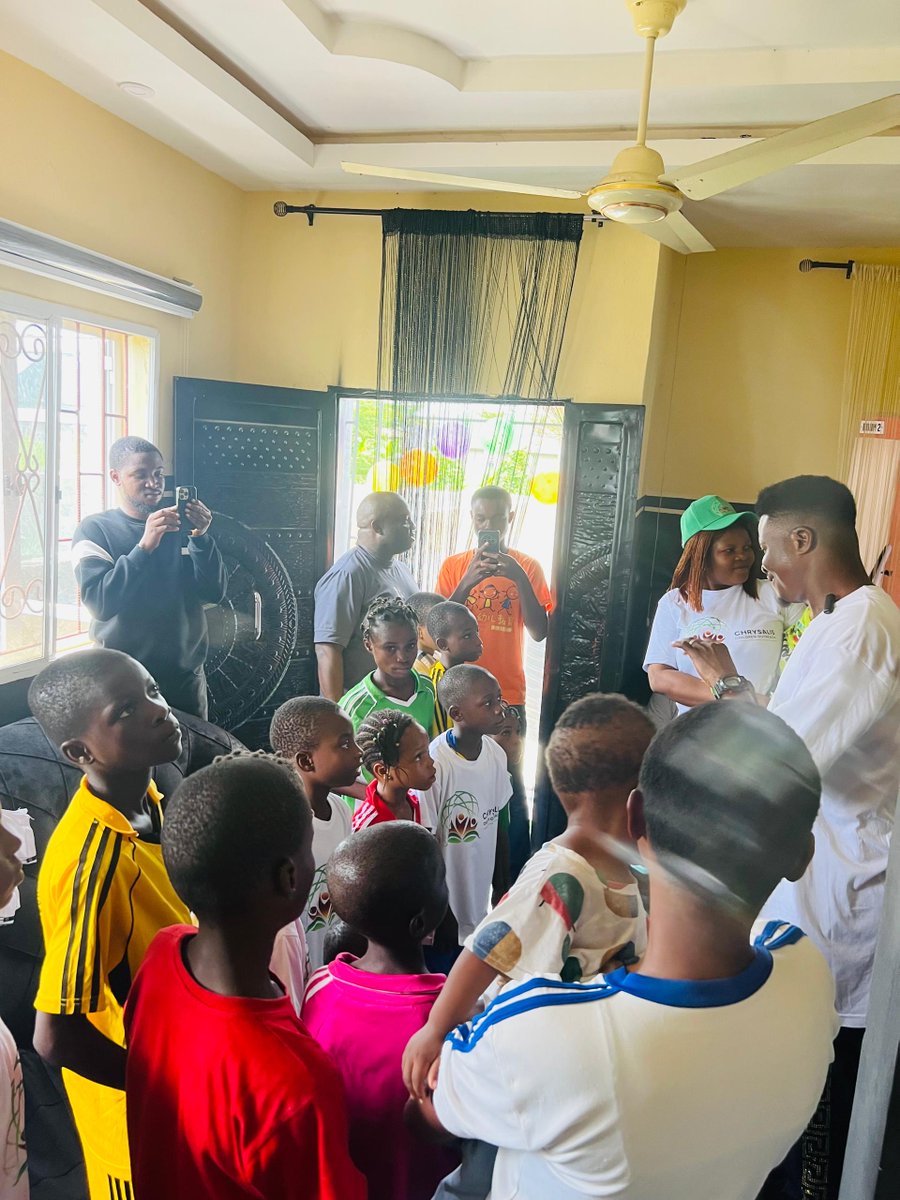 MathiasComb's tweet image. "Mathias Comb spreads hope and joy with the Chrysalis Children Outreach. This is a proof that small acts of kindness create big changes. 🌍✨ #MathiasComb #ChrysalisChildren"