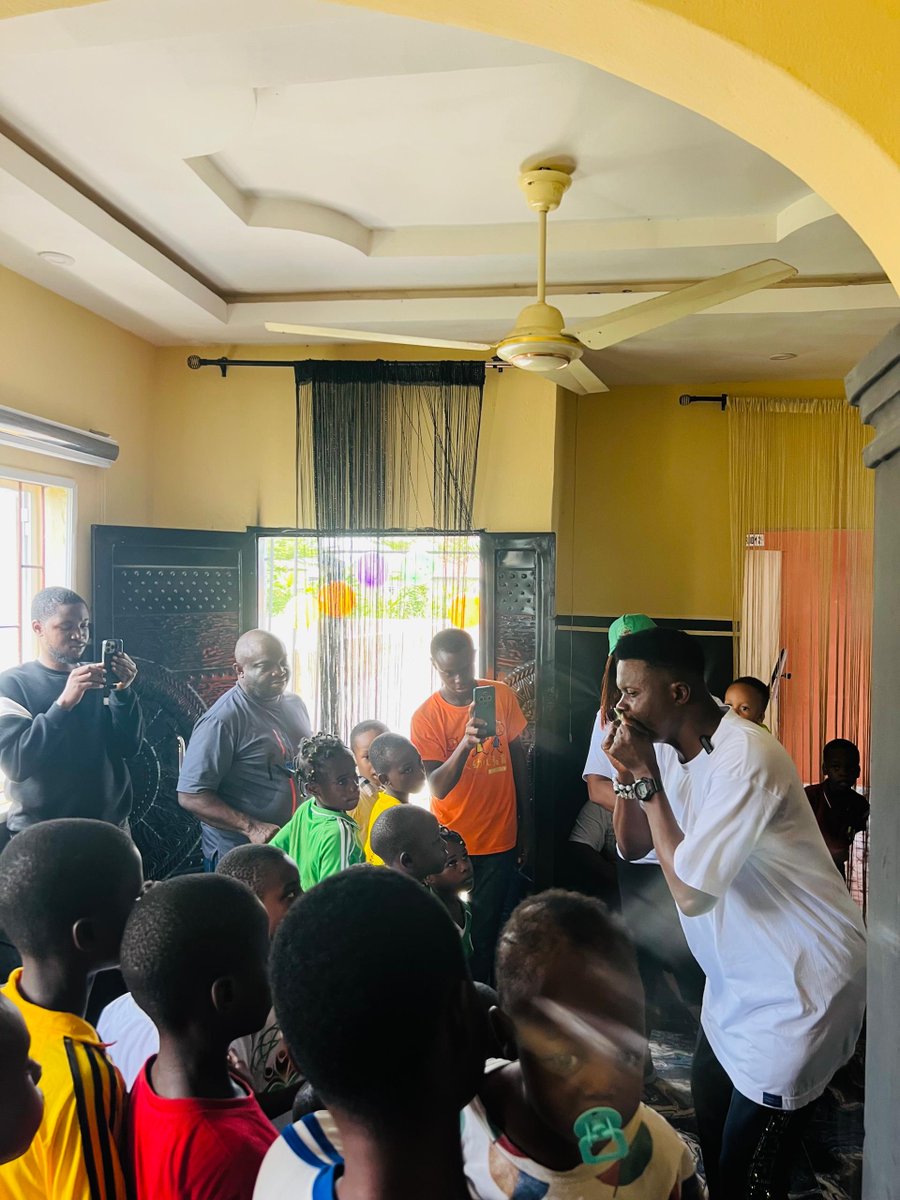 MathiasComb's tweet image. "Mathias Comb spreads hope and joy with the Chrysalis Children Outreach. This is a proof that small acts of kindness create big changes. 🌍✨ #MathiasComb #ChrysalisChildren"