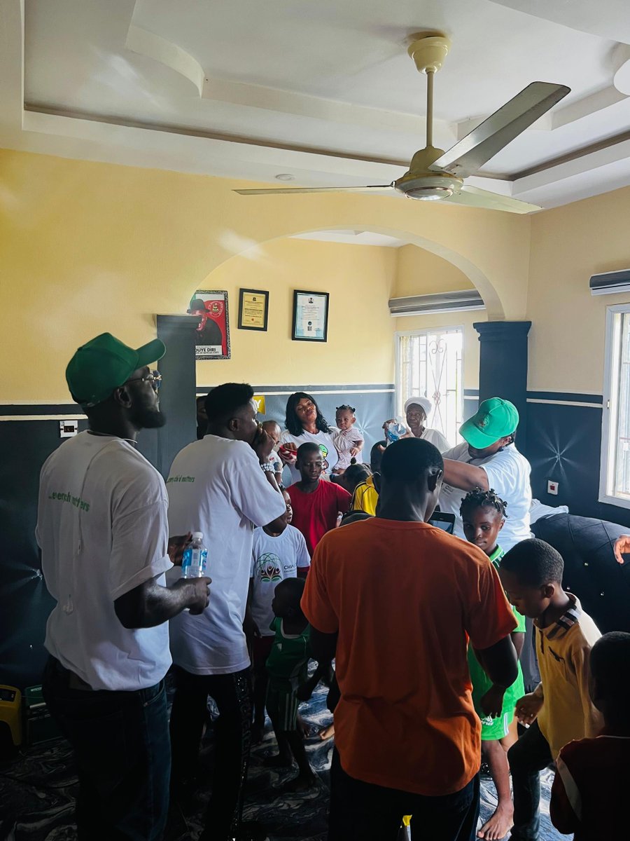 MathiasComb's tweet image. "Mathias Comb spreads hope and joy with the Chrysalis Children Outreach. This is a proof that small acts of kindness create big changes. 🌍✨ #MathiasComb #ChrysalisChildren"