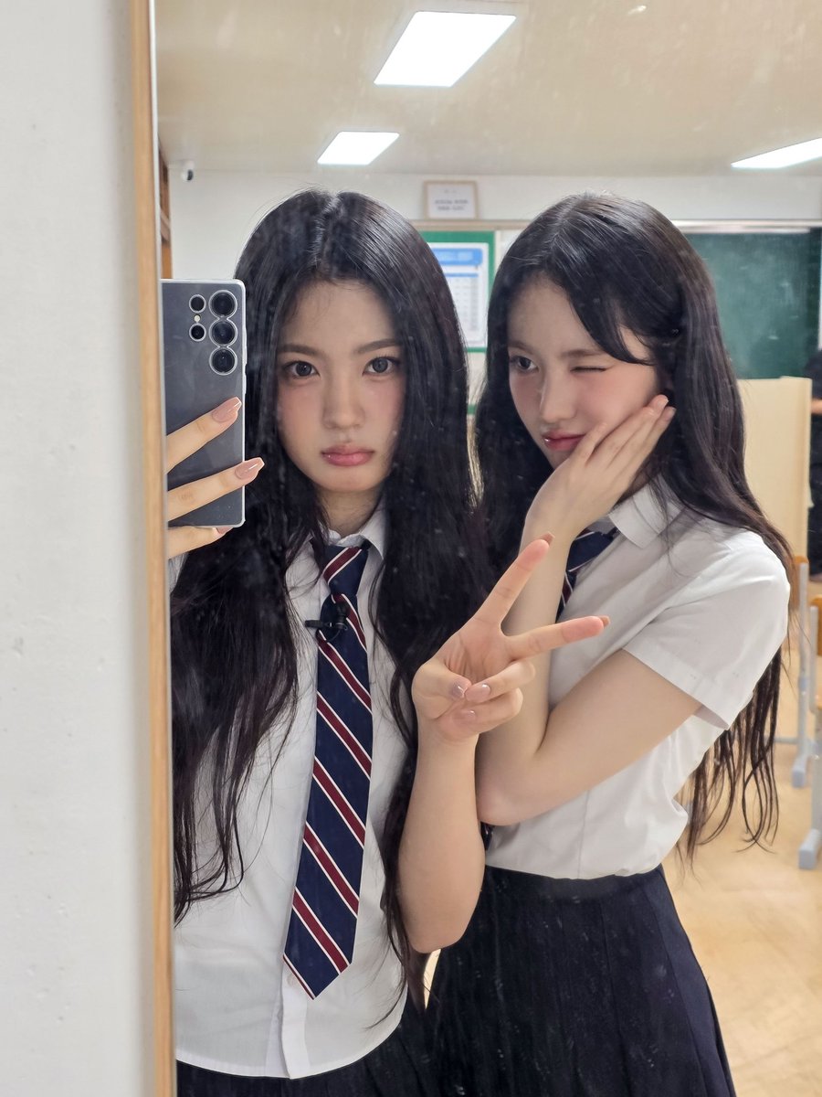 suispics's tweet image. bubble 🫧💬 update with kya 

#KiiiKiii #키키 #SUI #수이