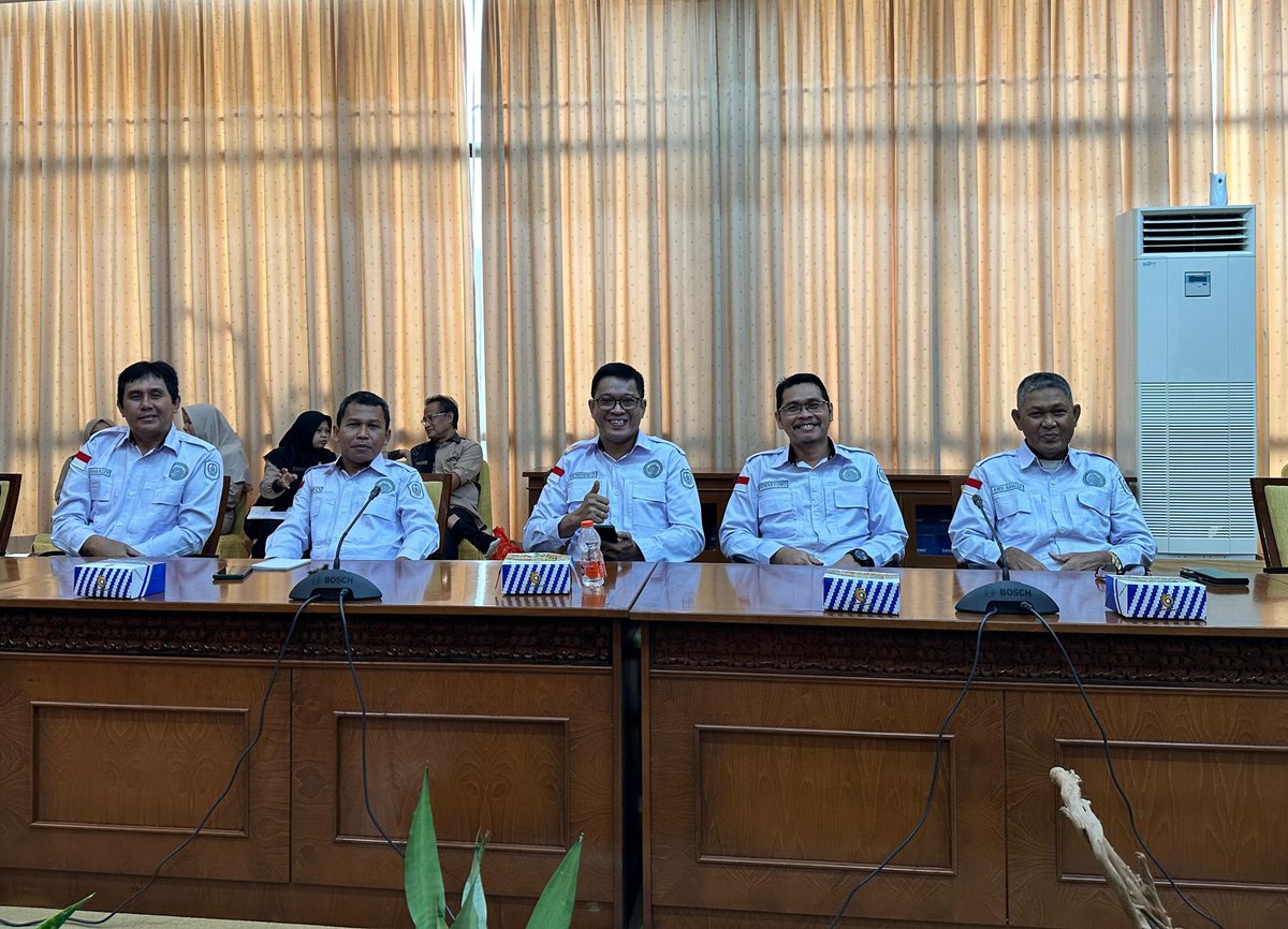 Pendamping Desa berjiwa patriot mengedepankan nasionalisme NKRI mengantarkan masyarakat Indonesia makmur adil sejahtera mensukseskan 8 Asta Cita Maju Menuju IndonesiaEmas 2045

#TPPJagaDesa 
<a href="/prabowo/">Prabowo Subianto</a> 
<a href="/YandriSusanto27/">Yandri Susanto</a>
<a href="/ArizaPatria/">Ariza Patria</a> 
<a href="/kemendespdt/">#BangunDesaBangunIndonesia</a>
<a href="/bpsdmkemendesa/">Bpsdm Kemendesa</a>