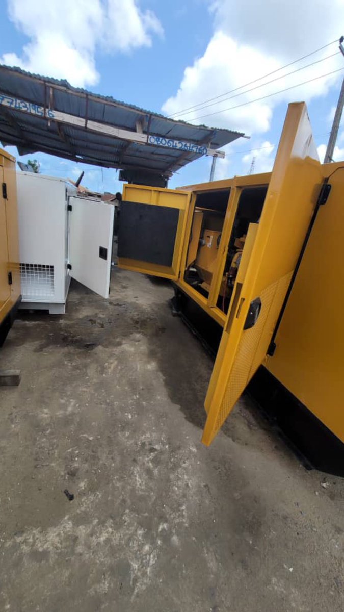 Alabaotgplug's tweet image. Power up the day! 🚀💡 Check out these beast generators 🔥 under a chill outdoor shelter ☁️! Perfect for backup power needs ⚡! Who else loves industrial vibes? 🤩 #AlabaOTGPlug #GeneratorGoals #PowerPlay #IndustrialVibes #BackupPower #OutdoorSetup #EnergyBoost
