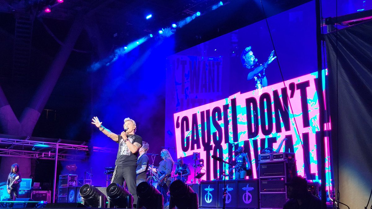 MsTreeWoman's tweet image. Billy Fucking Idol! The first /last time I saw him was at Red Rocks in 1984!
@BillyIdol @RedRocksCO