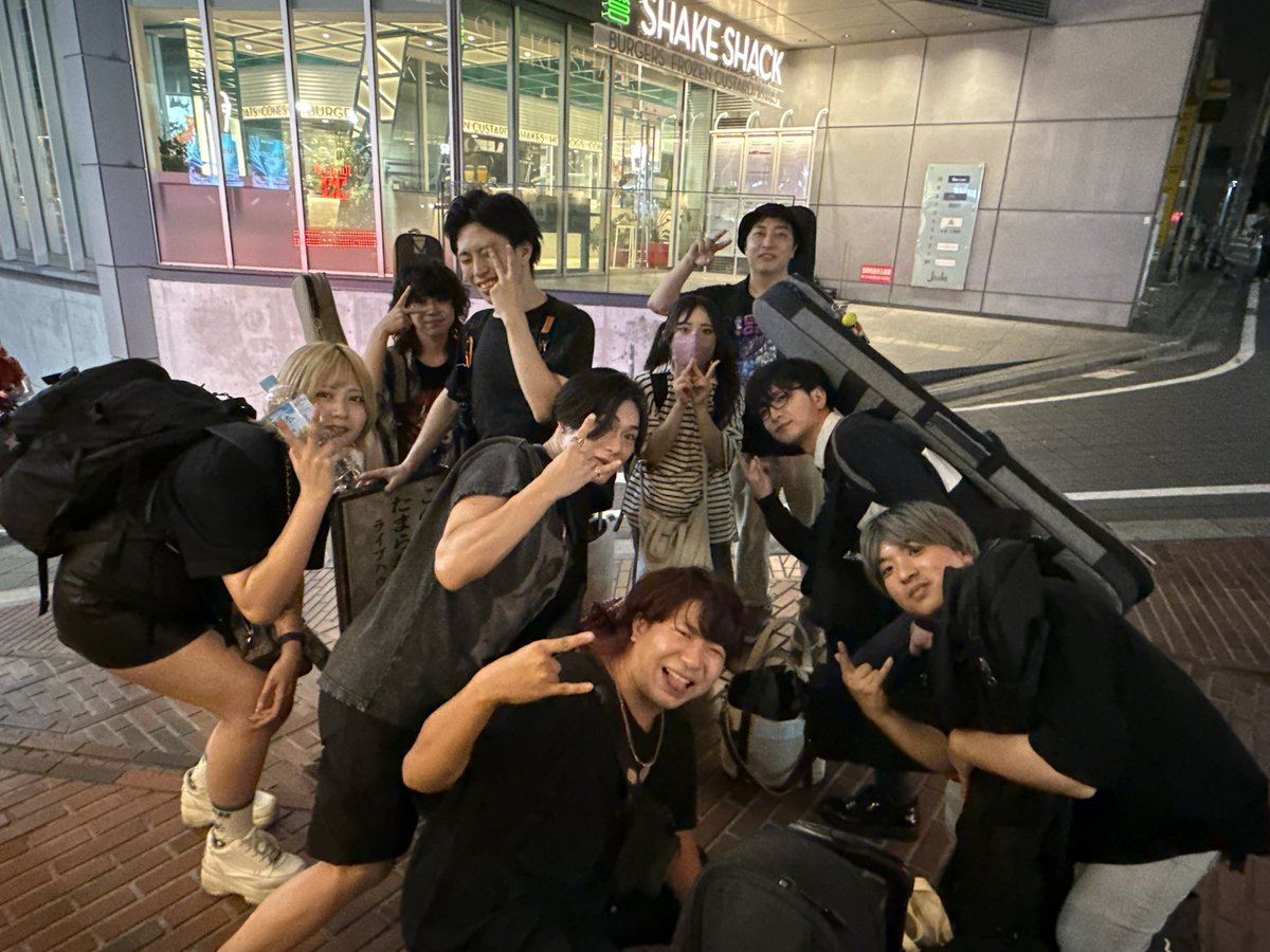 渋谷CYCLONEありがとうございました！
最高に楽しかったよ！
対バンしてくれた演者さん方もありがとうございました！
#4RCANOVA #邦ロック #ロックバンド #インディーズバンド #ラウドロック