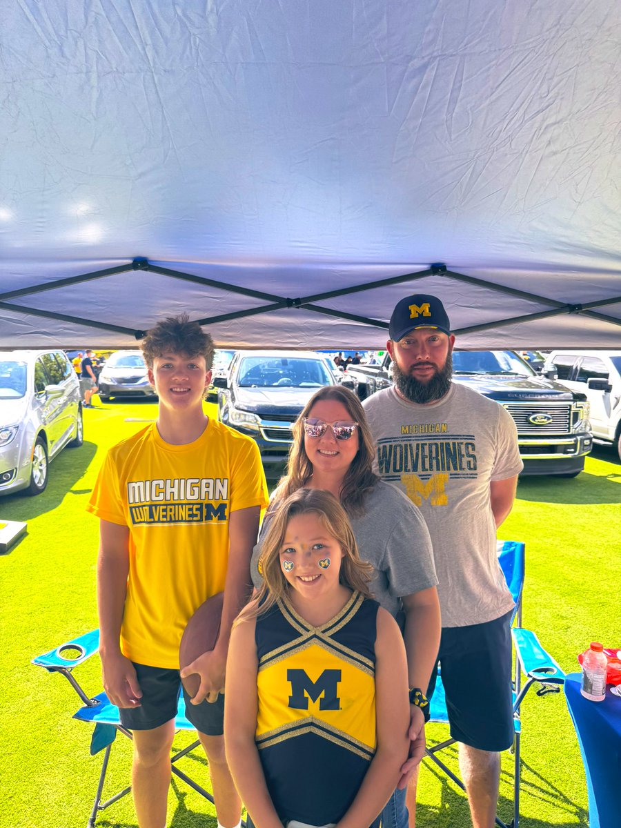 LandonONeil29's tweet photo. 🏈 I see you, September🔥

Michigan football  W ✅
First high school game ✅
First HS touchdown! ✅

#runningback #gochiefs #goblue #footballseason #freshman https://t.co/d8EVrQJAZh