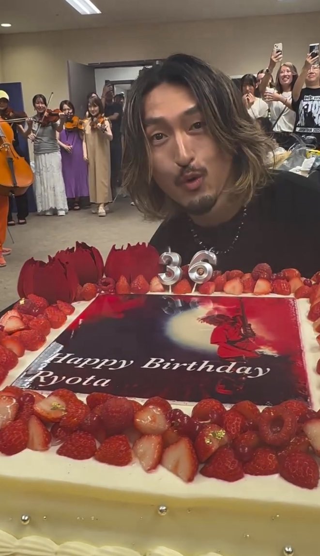 Sushi(？)× Kaitoのスクリーム×オーケストラって言う中々のカオスっぷり😂