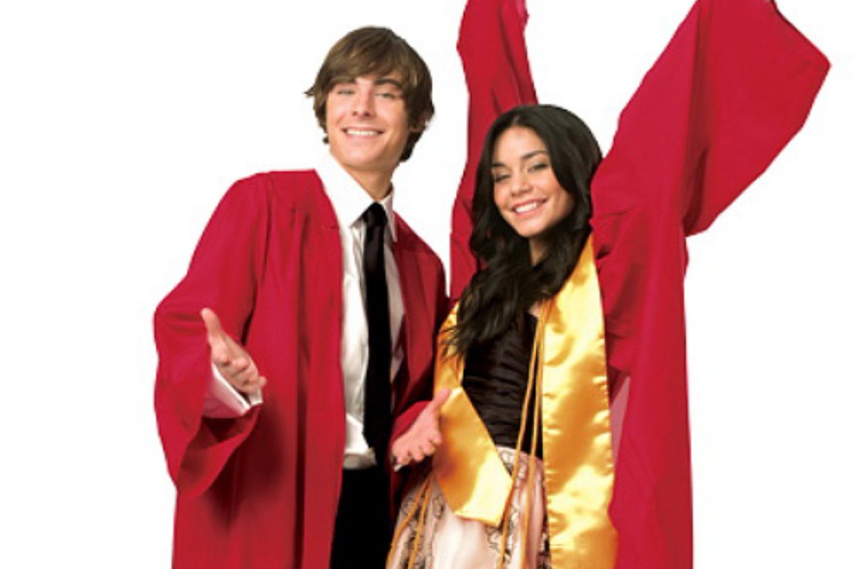 Zac Efron and Vanessa Hudgens in 'High School Musical 3: Senior Year' ❤️🤍