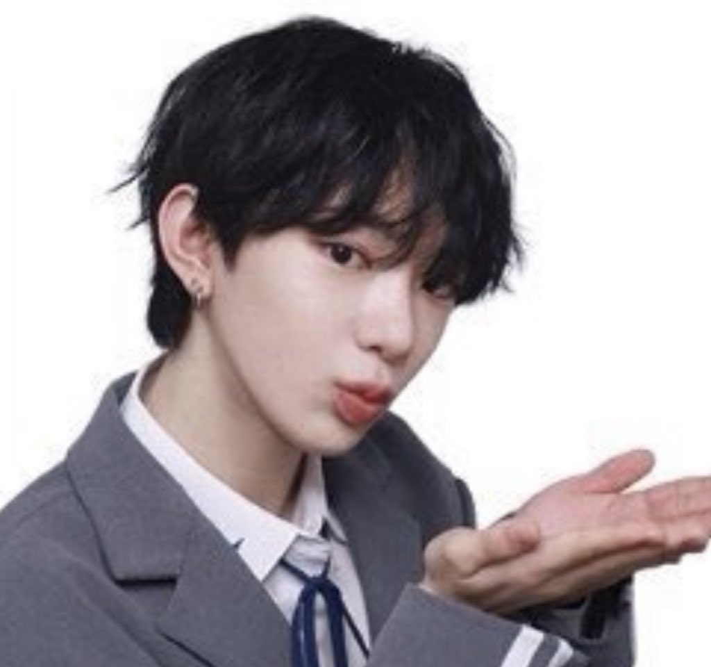 타츠키 님 데뷔하면 진심 💕필살! 입술 내밀기 포즈💕 셀카 오천 장 주실 것 같은데...